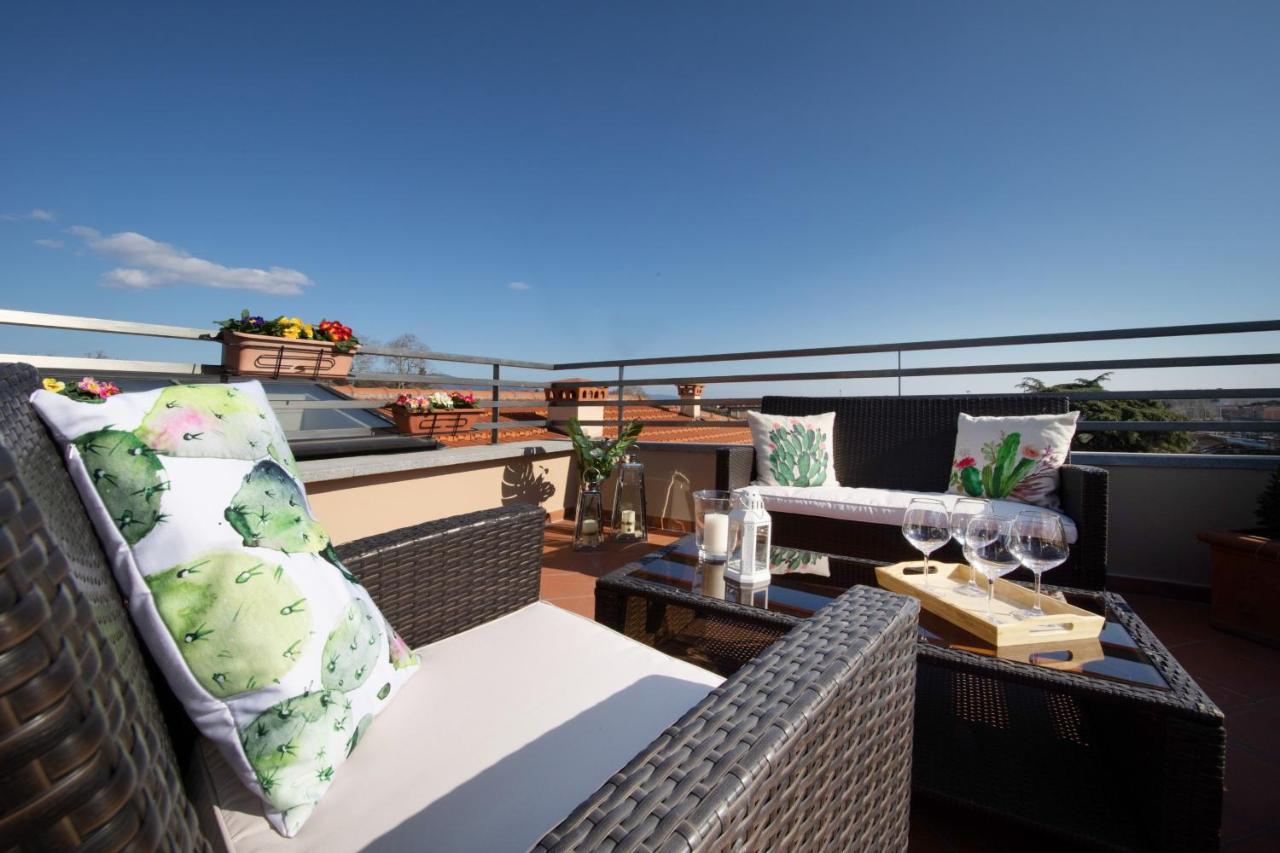 Rooftop Delight With Terrace Лука Екстериор снимка